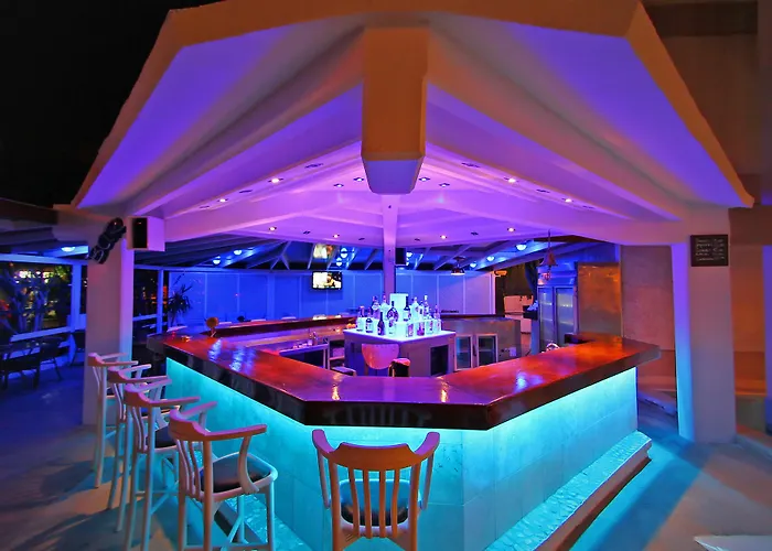 Ξενοδοχείο με διαμερίσματα Erdenhan 3*