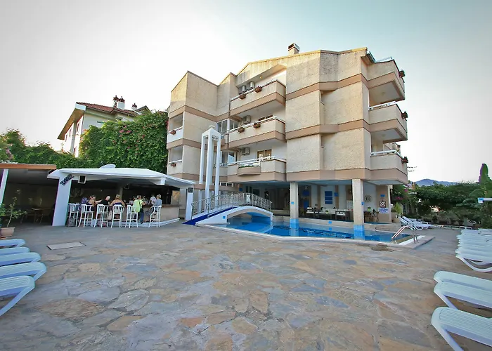 Ξενοδοχείο με διαμερίσματα Erdenhan 3*